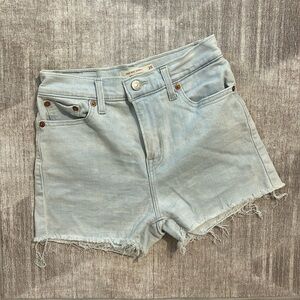 High rise light wash Levi shorts